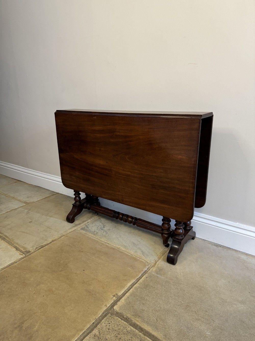 Antique Victorian quality mahogany Sutherland table