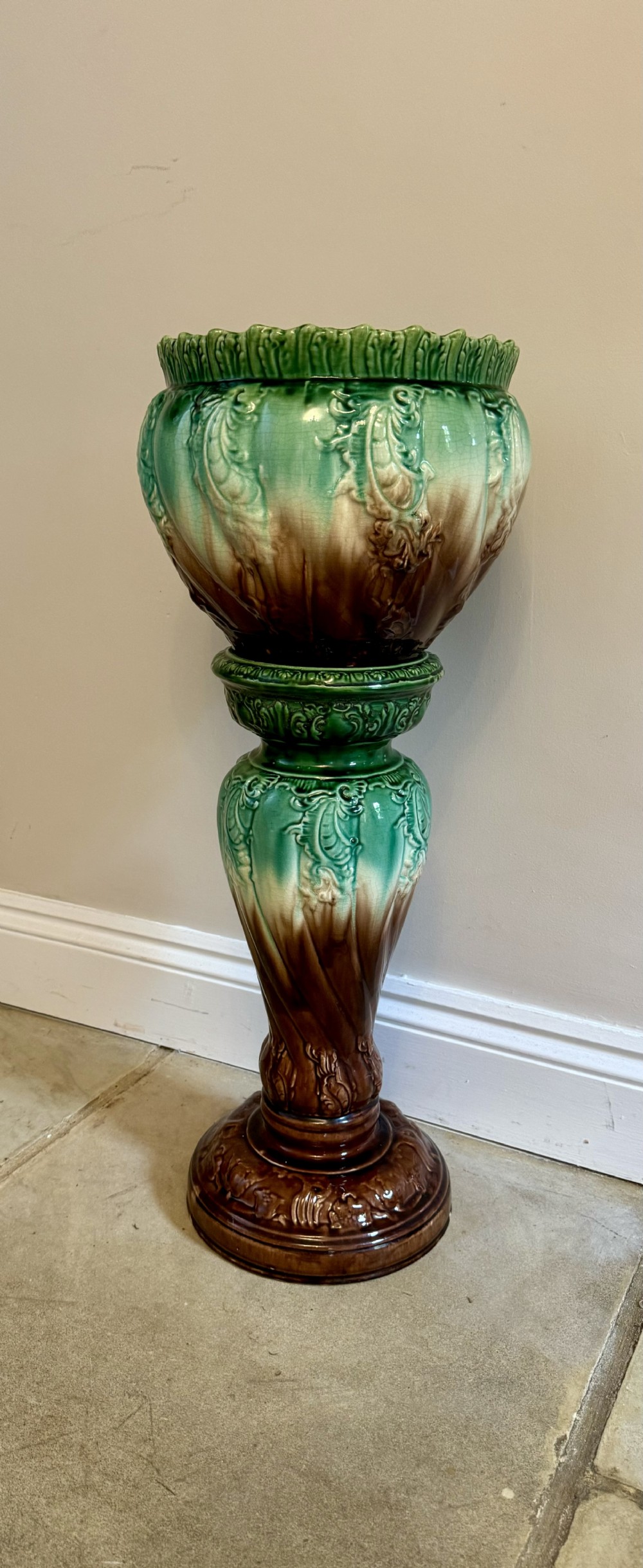 Stunning quality antique Victorian majolica jardiniere on a stand