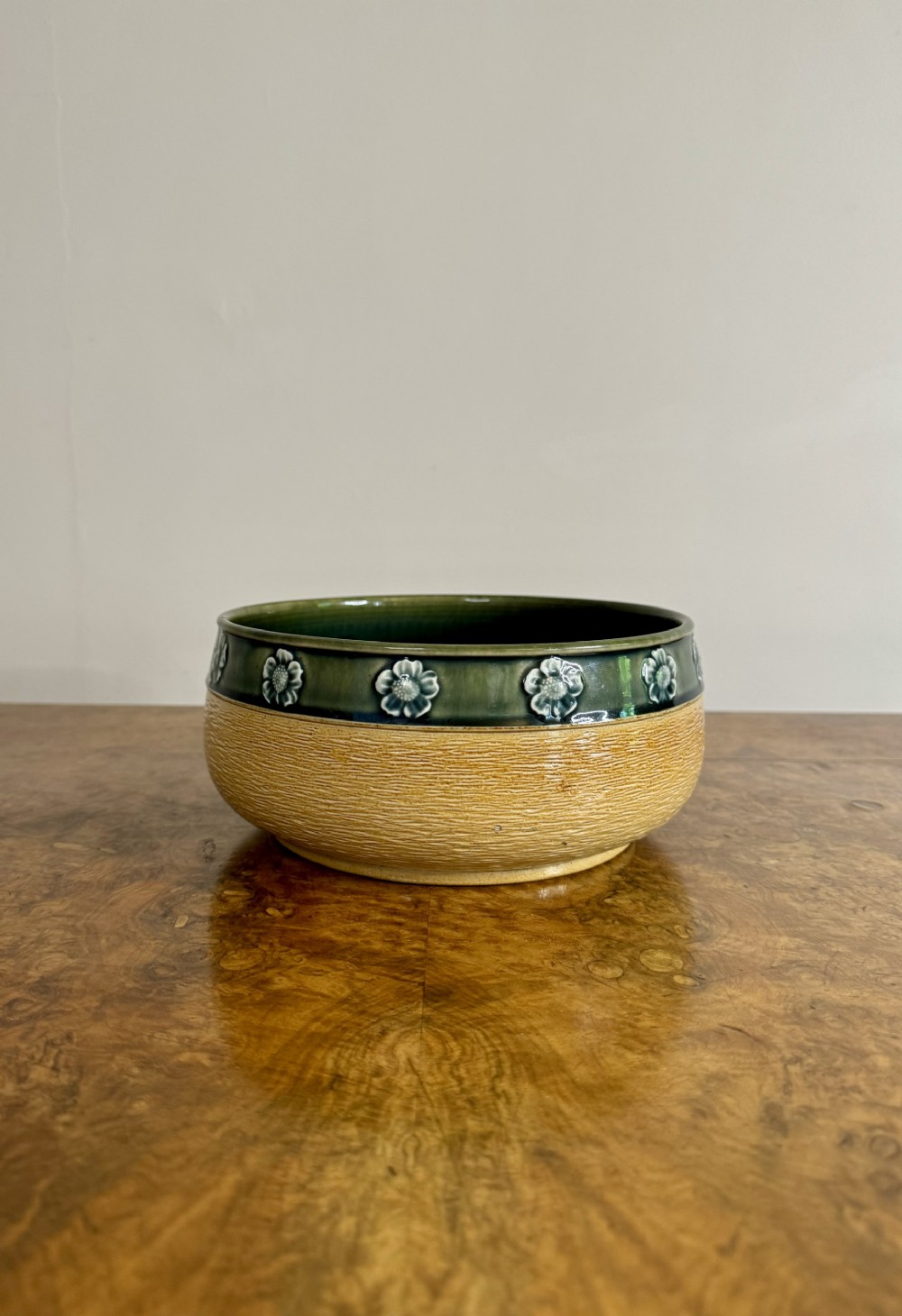 Stunning quality antique Royal Doulton bowl 