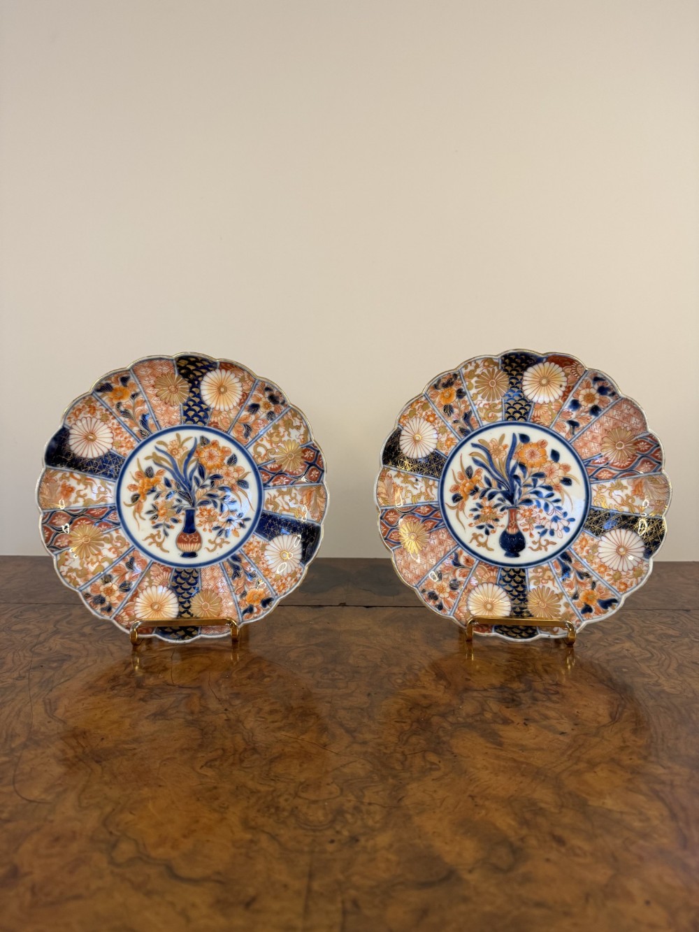 Fine quality pair of antique Japanese imari plates