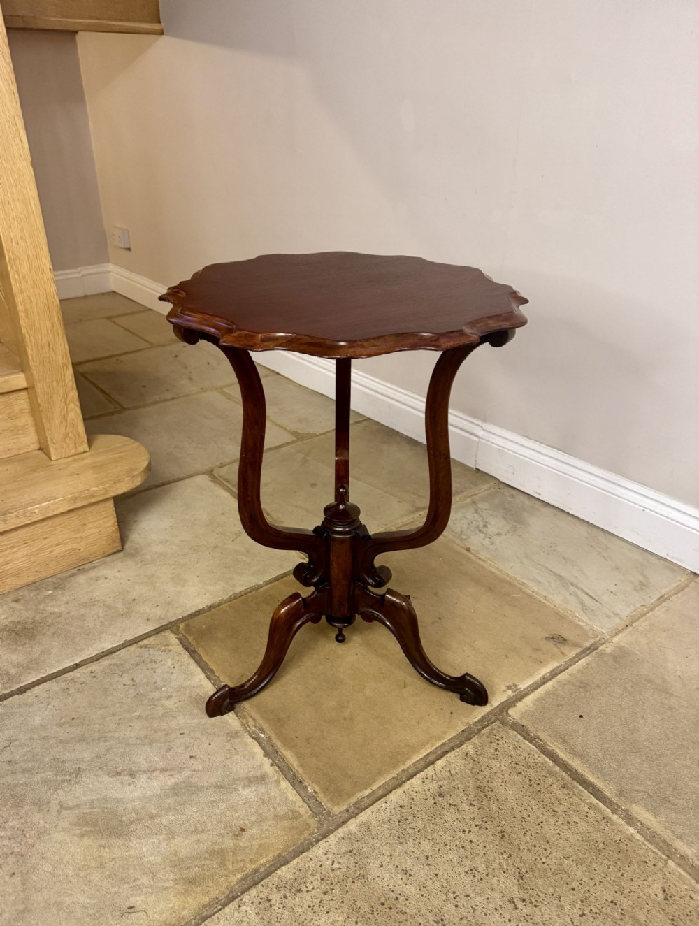Elegant quality antique Edwardian mahogany occasional table 