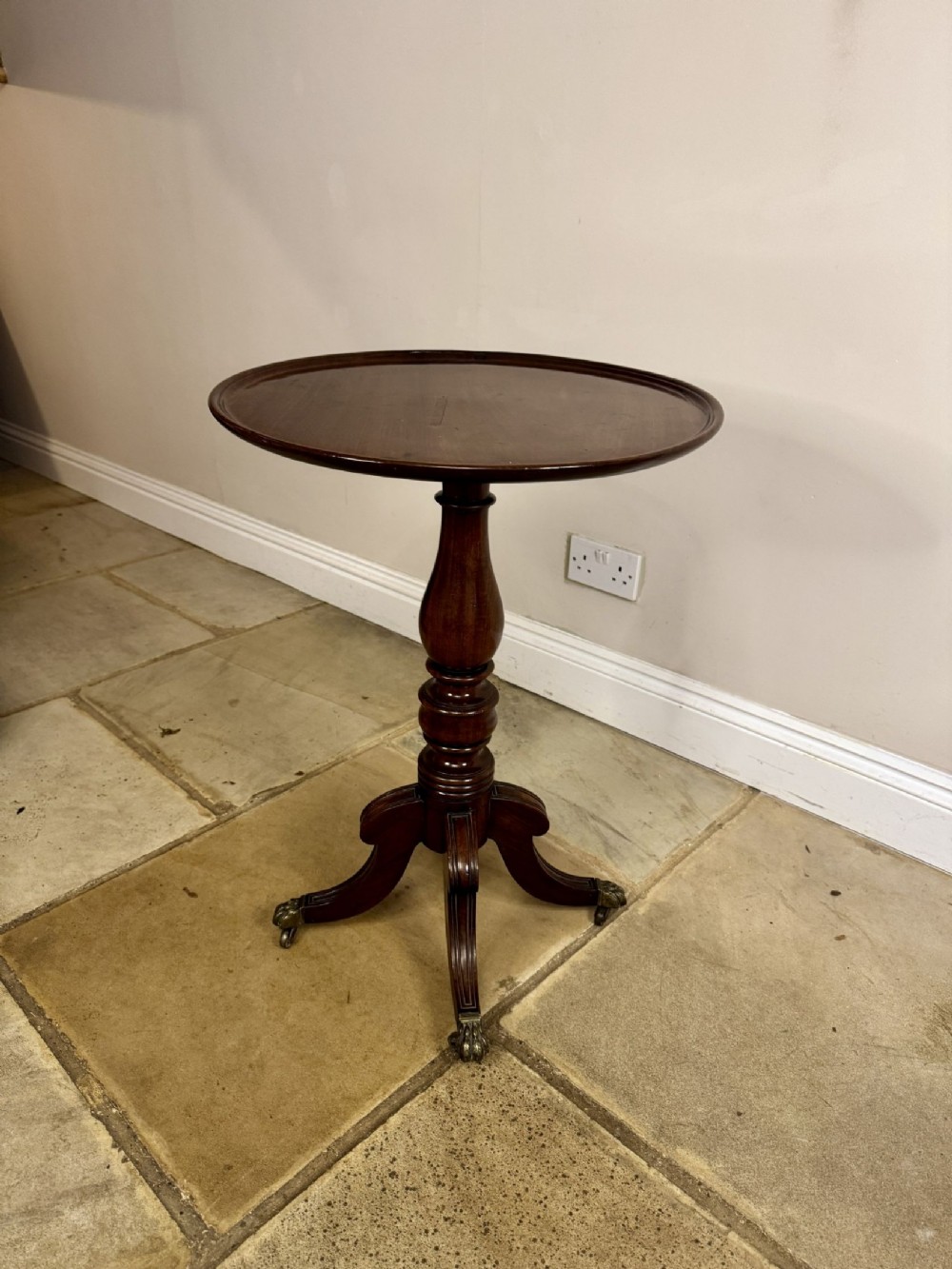 Quality antique Edwardian mahogany side table 