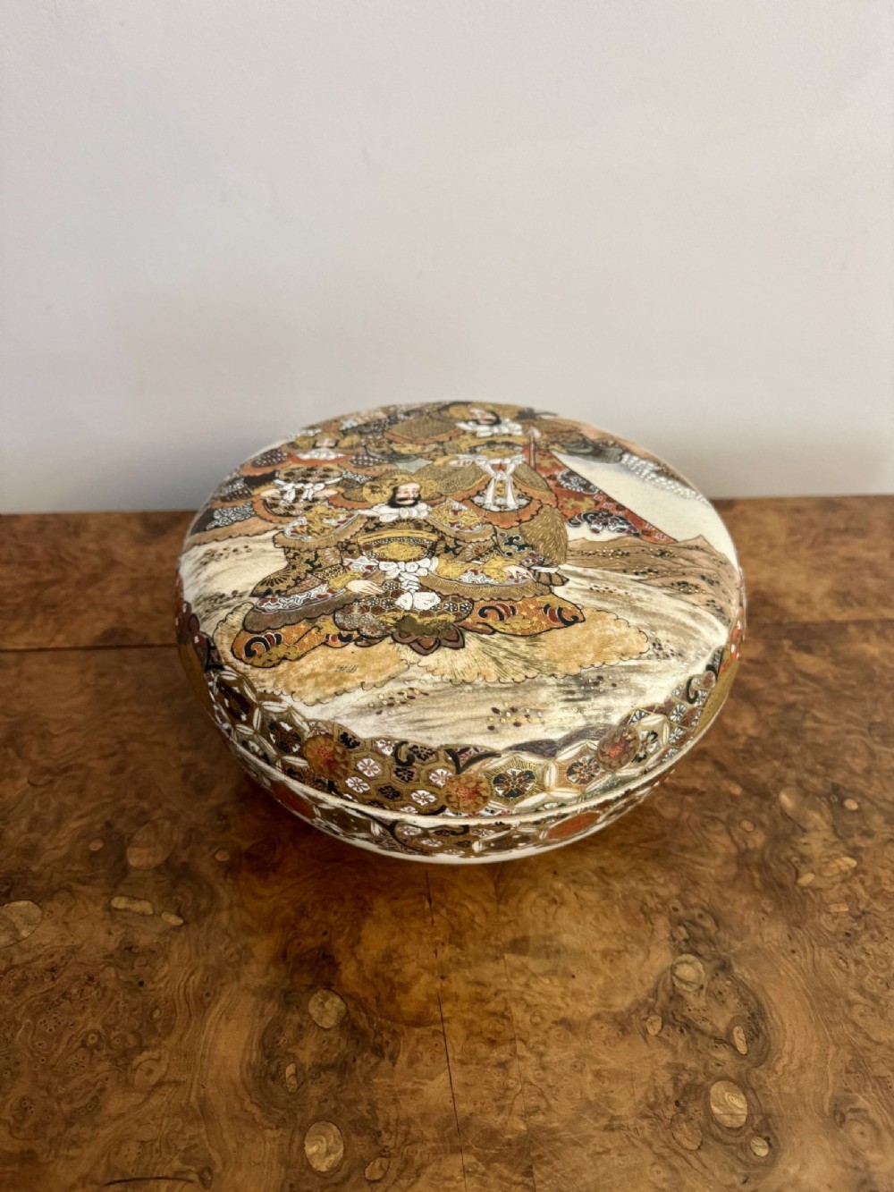 Unusual large quality antique Japanese satsuma lidded pot 