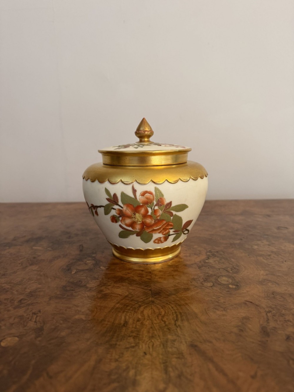 Fantastic quality antique Victorian Royal Worcester lidded potpourri pot