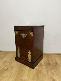 QUALITY ANTIQUE VICTORIAN OAK AND BRASS COAL PURDONIUM
