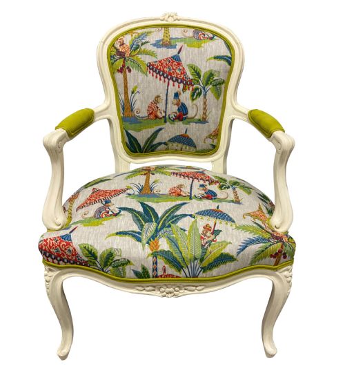 A PAIR OF LOUIS XV STYLE PAINTED ARMCHAIRS - ADDITIONAL PHOTO 1