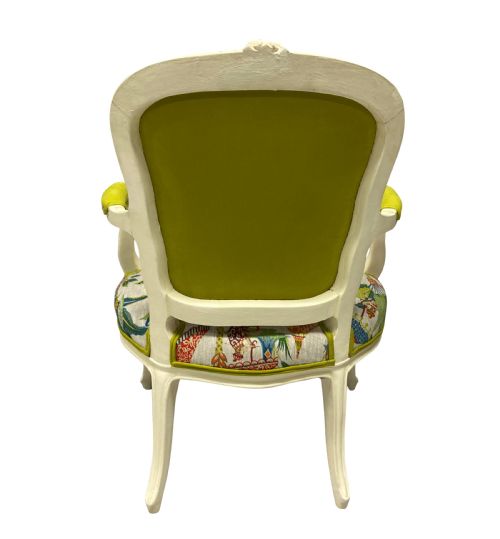 A PAIR OF LOUIS XV STYLE PAINTED ARMCHAIRS - ADDITIONAL PHOTO 4