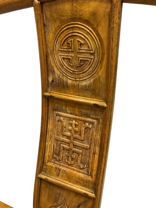 A GOOD PAIR OF XIX CENTURY CHINESE YOKE BACK SCHOLARS CHAIRS IN ELM - ADDITIONAL PHOTO 3