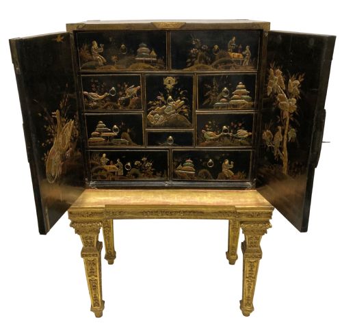 A FINE WILLIAM MARY CHINOISERIE CABINET ON STAND - ADDITIONAL PHOTO 2