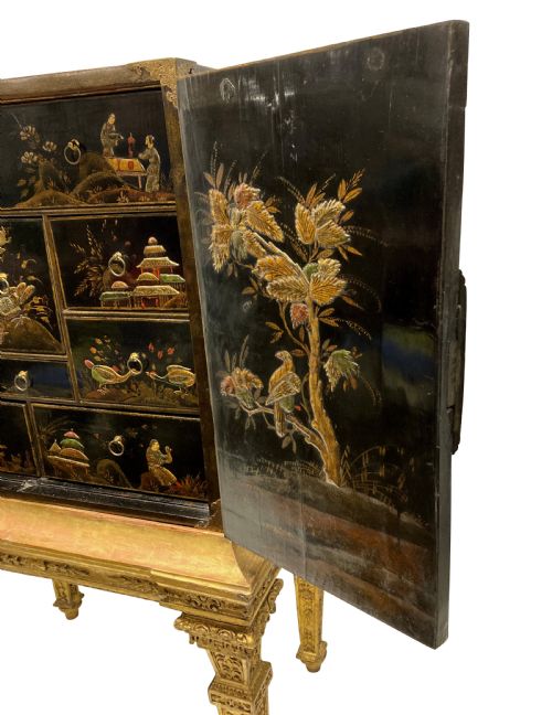 A FINE WILLIAM MARY CHINOISERIE CABINET ON STAND - ADDITIONAL PHOTO 5