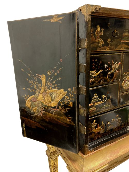 A FINE WILLIAM MARY CHINOISERIE CABINET ON STAND - ADDITIONAL PHOTO 10