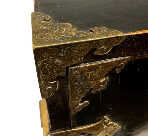 A FINE WILLIAM MARY CHINOISERIE CABINET ON STAND - ADDITIONAL PHOTO 12