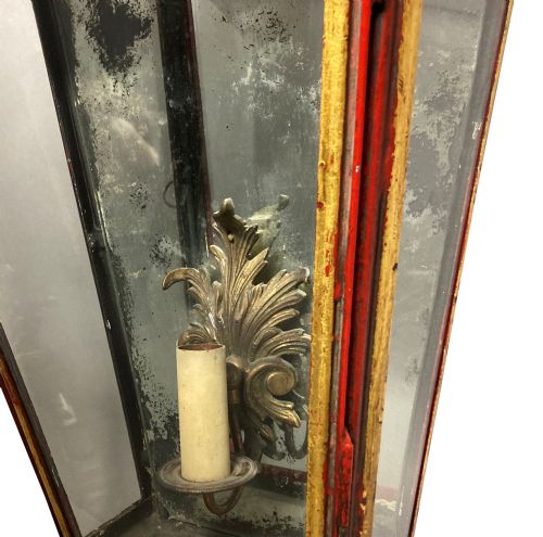 AN IMPRESSIVE PAIR OF REGENCY STYLE SCARLET JAPANNED WALL LANTERNS - ADDITIONAL PHOTO 13