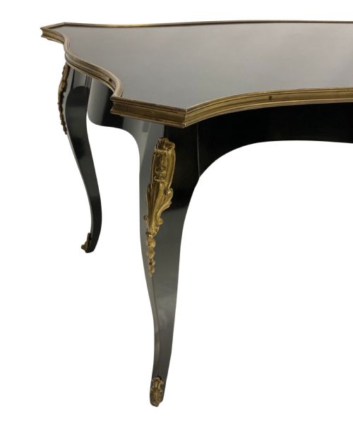 A FRENCH BLACK LACQUERED LOUIS XV STYLE OCCASIONAL TABLE - ADDITIONAL PHOTO 3