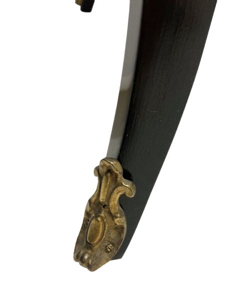 A FRENCH BLACK LACQUERED LOUIS XV STYLE OCCASIONAL TABLE - ADDITIONAL PHOTO 4
