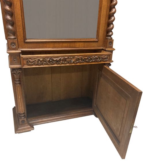 AN ENGLISH XIX CENTURY GUN CABINET IN THE ROMANESQUE MANNER - ADDITIONAL PHOTO 10
