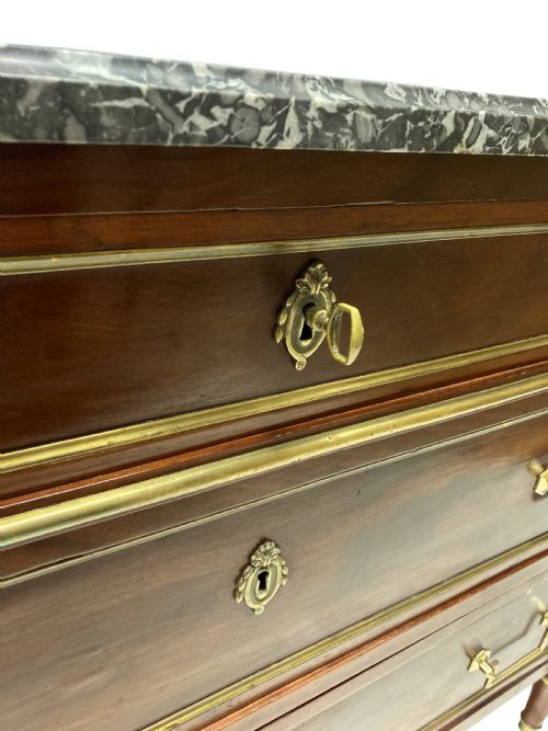 A DIRECTOIRE COMMODE IN MAHOGANY WITH A GREY MARBLE TOP - ADDITIONAL PHOTO 8