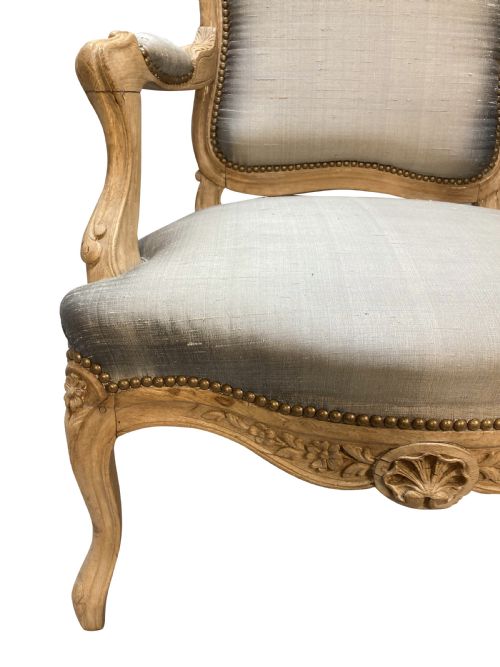 A BLEACHED FRUITWOOD LOUIS XV ARMCHAIR UPHOLSTERED IN SILK - ADDITIONAL PHOTO 5