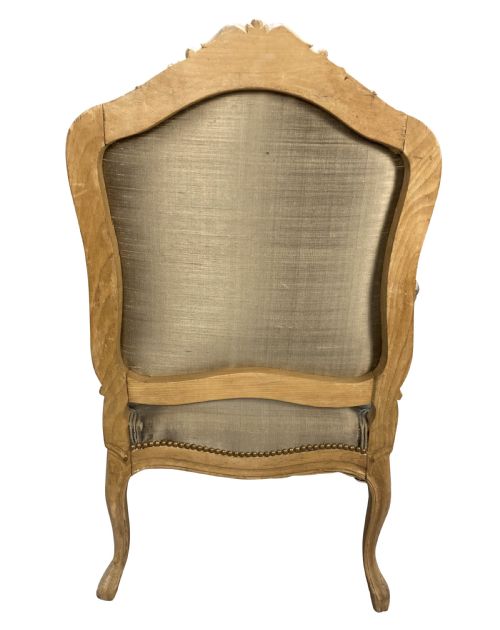 A BLEACHED FRUITWOOD LOUIS XV ARMCHAIR UPHOLSTERED IN SILK - ADDITIONAL PHOTO 6
