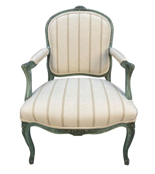 A PAIR OF PAINTED LOUIS XV STYLE ARMCHAIRS - ADDITIONAL PHOTO 1