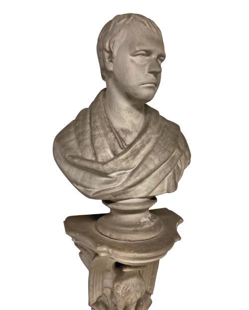 A CLASSICAL PLASTER LIBRARY BUST OF WALTER SCOTT ON BRACKET - ADDITIONAL PHOTO 4