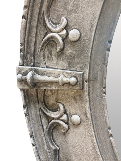 AN ENGLISH CIRCULAR GOTHIC MIRROR IN OAK GESSO - ADDITIONAL PHOTO 3