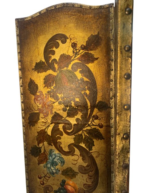 AN XVIII CENTURY CORDOBAN HAND PAINTED GILT EMBOSSED LEATHER SCREEN - ADDITIONAL PHOTO 3