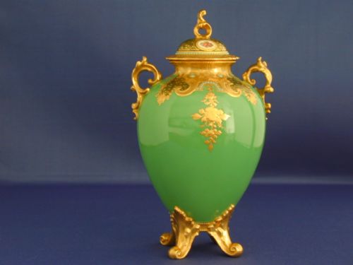ROYAL CROWN DERBY VASE AND COVER SIGNED LEROY - ADDITIONAL PHOTO 1