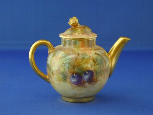 ROYAL WORCESTER MINIATURE FRUIT PAINTED TEAPOT - ADDITIONAL PHOTO 1