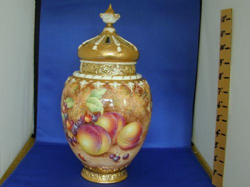 royal worcester pot pourri vase signed freeman - CATEGORY: ANTIQUE CERAMICS - DATED 1950