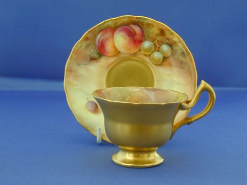 royal worcester cabinet coffee cup and saucer painted fruit - CATEGORY: ANTIQUE CUPS - DATED 1920