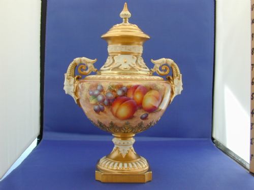royal worcester vase and cover fruit painted by freeman - CATEGORY: ANTIQUE VASES - DATED 1950