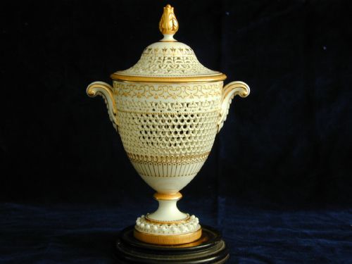 royal worcester reticulated vase and cover signed george owen - CATEGORY: ANTIQUE VASES - DATED 1910