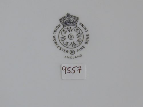 ROYAL WORCESTER STAR EDGE FRUIT DECORATED DESSERT PLATE BY AYRTON - ADDITIONAL PHOTO 2