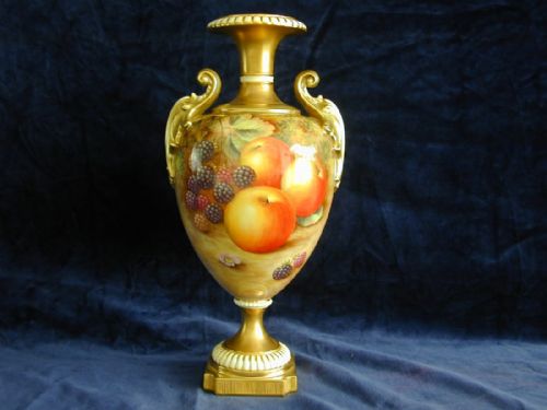 royal worcester fruit decorated vase signed h ayrton - CATEGORY: ANTIQUE VASES - DATED 1960