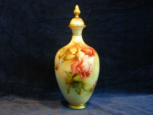 royal worcester large vase and cover decorated roses artist signed - CATEGORY: ANTIQUE VASES - DATED 1900