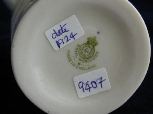 ROYAL WORCESTER HAND PAINTED BARREL JUG - ADDITIONAL PHOTO 3