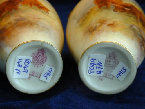 A PAIR OF ROYAL WORCESTER VASES BY H STINTON - ADDITIONAL PHOTO 3