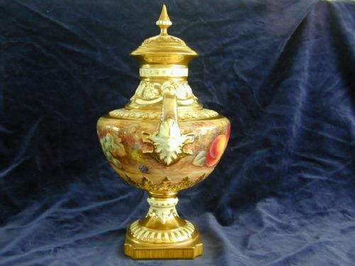 ROYAL WORCESTER ARTIST SIGNED FRUIT DECORATED VASE AND COVER - ADDITIONAL PHOTO 2