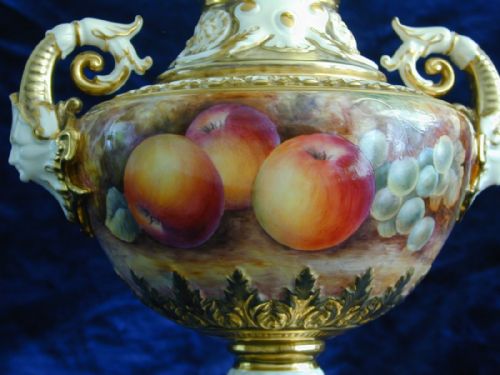 ROYAL WORCESTER ARTIST SIGNED FRUIT DECORATED VASE AND COVER - ADDITIONAL PHOTO 3