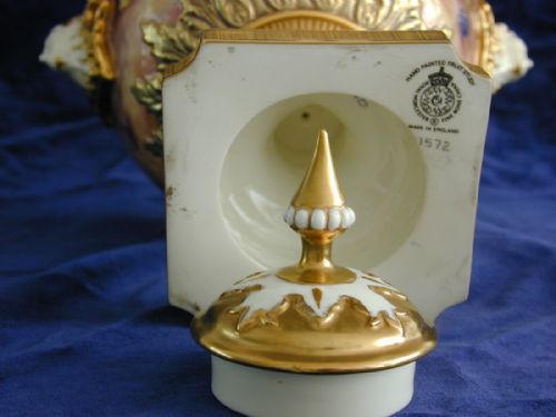 ROYAL WORCESTER ARTIST SIGNED FRUIT DECORATED VASE AND COVER - ADDITIONAL PHOTO 5