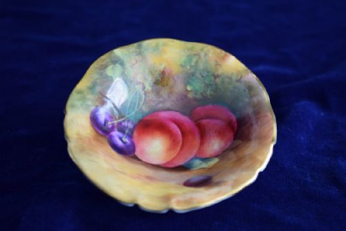 royal worcester small bon bon dish signed moseley - CATEGORY: ANTIQUE CERAMICS - DATED 1930