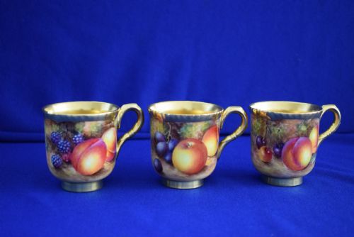 ROYAL WORCESTER SET OF 6 FRUIT PAINTED COFFEE CUPS AND SAUCERS - ADDITIONAL PHOTO 1