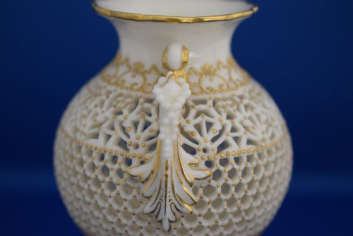 ANTIQUE ROYAL WORCESTER RETICULATED VASE SIGNED GEORGE OWEN - ADDITIONAL PHOTO 3
