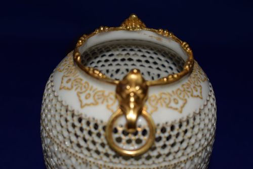 ROYAL WORCESTER RETICULATED VASE BY GEORGE OWEN - ADDITIONAL PHOTO 4