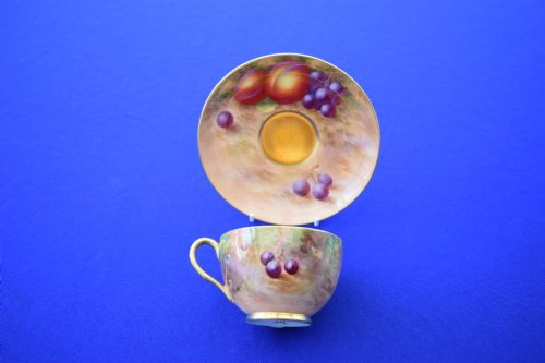 ROYAL WORCESTER FRUIT PAINTED CUP AND SAUCER - ADDITIONAL PHOTO 1