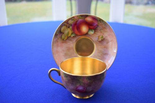 ROYAL WORCESTER FRUIT PAINTED CUP AND SAUCER SIGNED AYRTON AND TOWNSEND - ADDITIONAL PHOTO 1