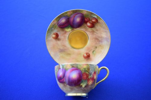 royal worcester fruit painted cup and saucer signed ayrton - CATEGORY: ANTIQUE CUPS - DATED 1930