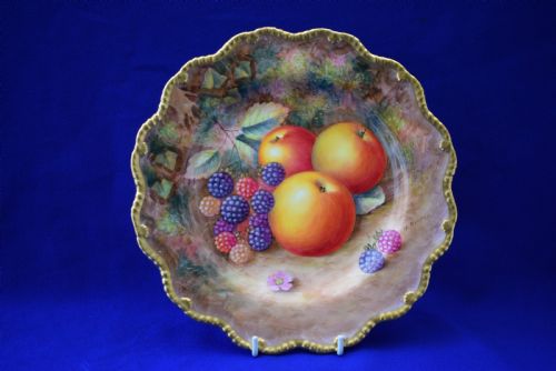 royal worcester painted fruit dessert plate by ayrton - CATEGORY: ANTIQUE PLATES - DATED 1960