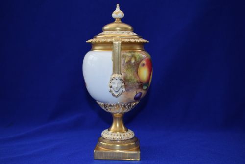 ROYAL WORCESTER PAINTED FRUIT VASE AND COVER BY FREEMAN - ADDITIONAL PHOTO 2